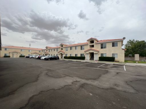 2 Bedrooms/1 Bathrooms Upstairs Condo for Rent in Rosamond in Kern County