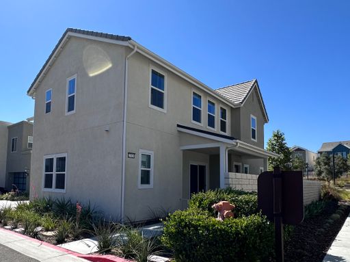 3 bedroom (2 beds with ensuite baths) w/ Solar for Lease in Valencia – photo 1