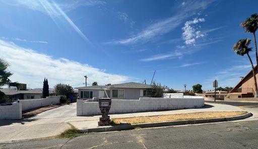 3 Bedroom, 2 Bathroom with a Den and Sunroom, Home for Rent in Barstow, CA – photo 1