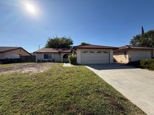 4 Bedrooms/2 Bathrooms Single Story Home for Rent in West Lancaster in Antelope Valley – photo 1