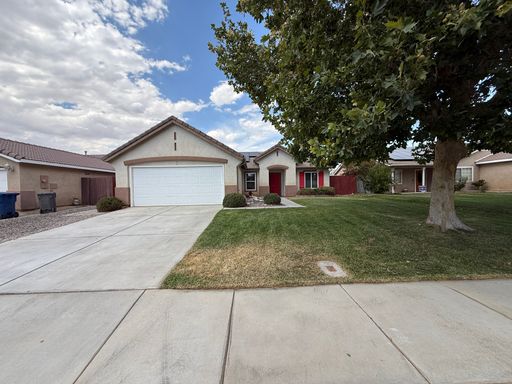 3 Bedrooms/2 Bathrooms Single Story Home for Rent in East Lancaster in the Antelope Valley – photo 1