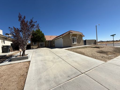 3 Bedrooms/2 Bathrooms Single Story Home for Rent in Rosamond in Kern County