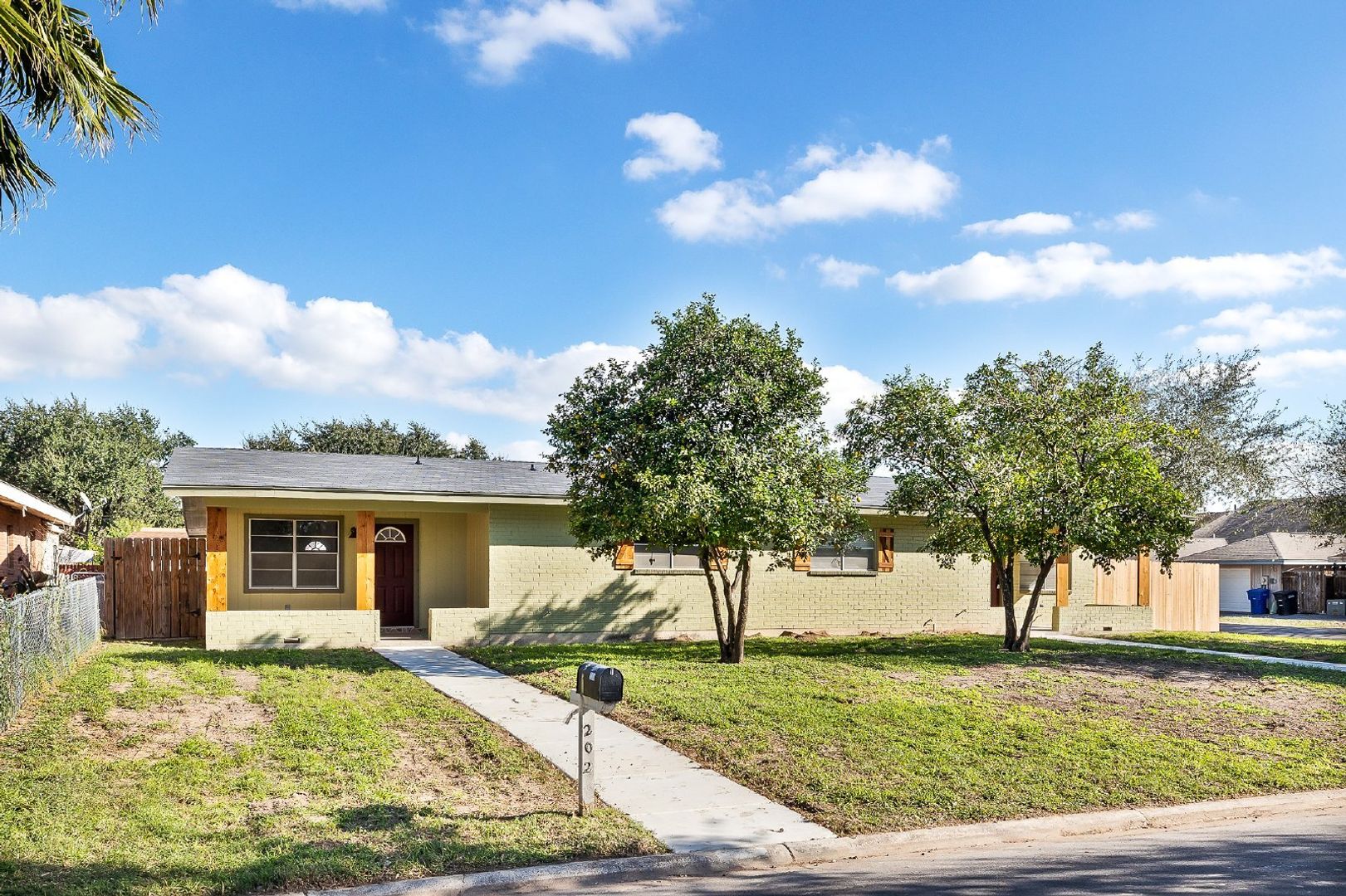 McAllen Townhome: 202 North 41st Street