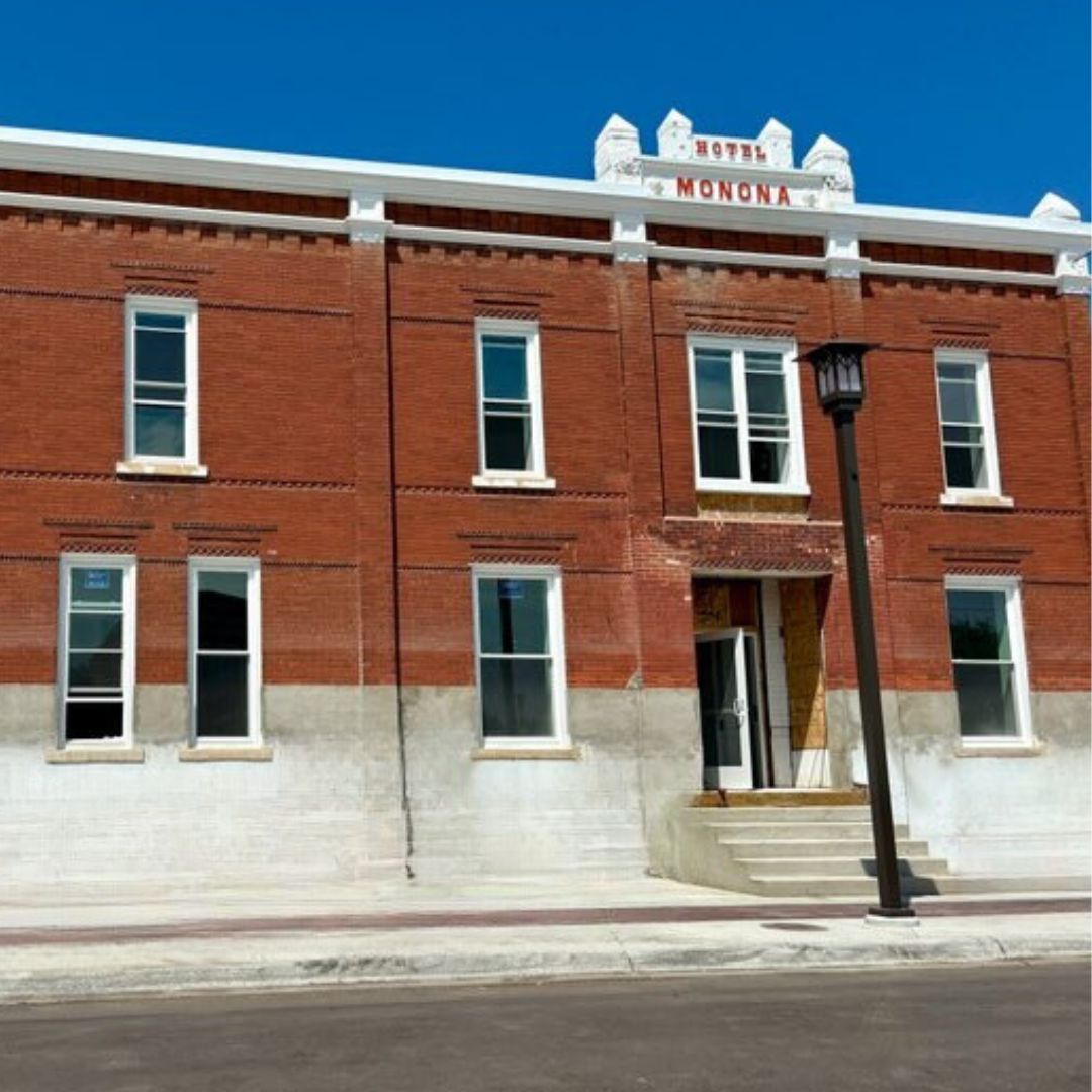 Onawa Apartment: 800 Iowa Ave