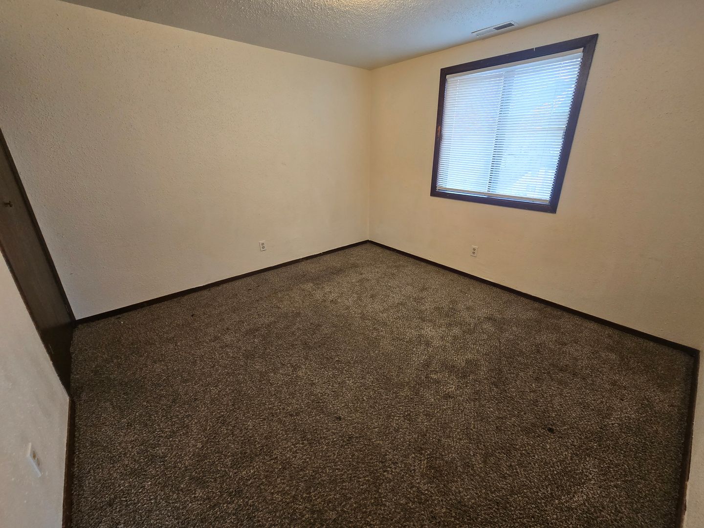 SIOUX CITY Apartment: 410 W 3RD ST