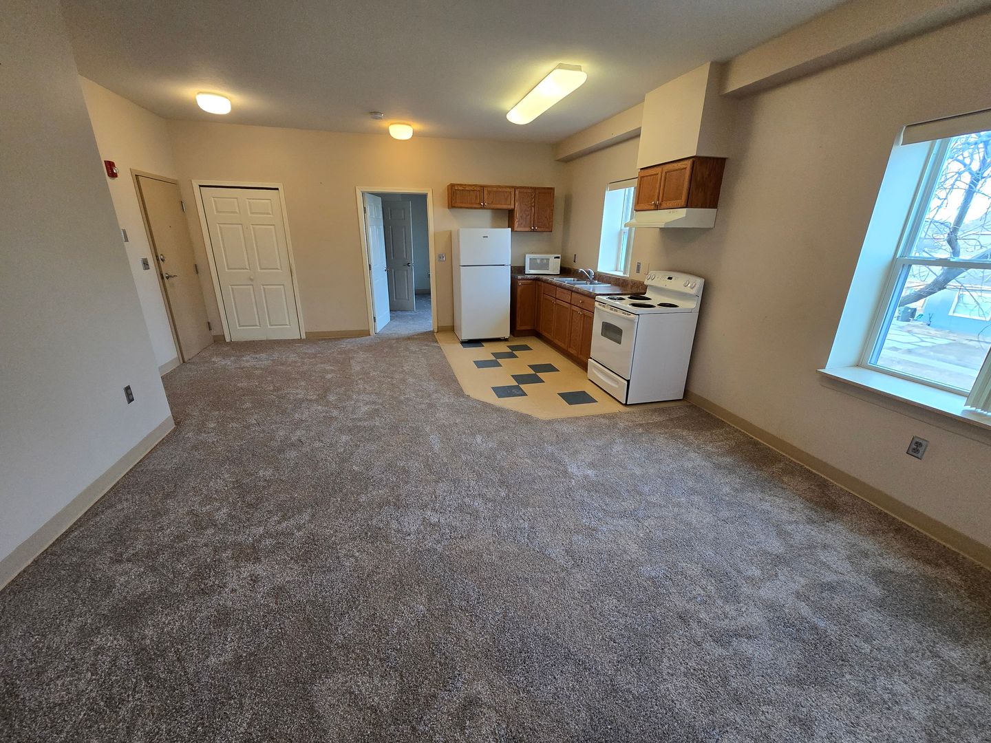 Sioux City Apartment: 821 Jackson St