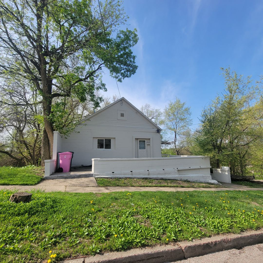 SIOUX CITY Apartment: 2026-28 W 2ND ST