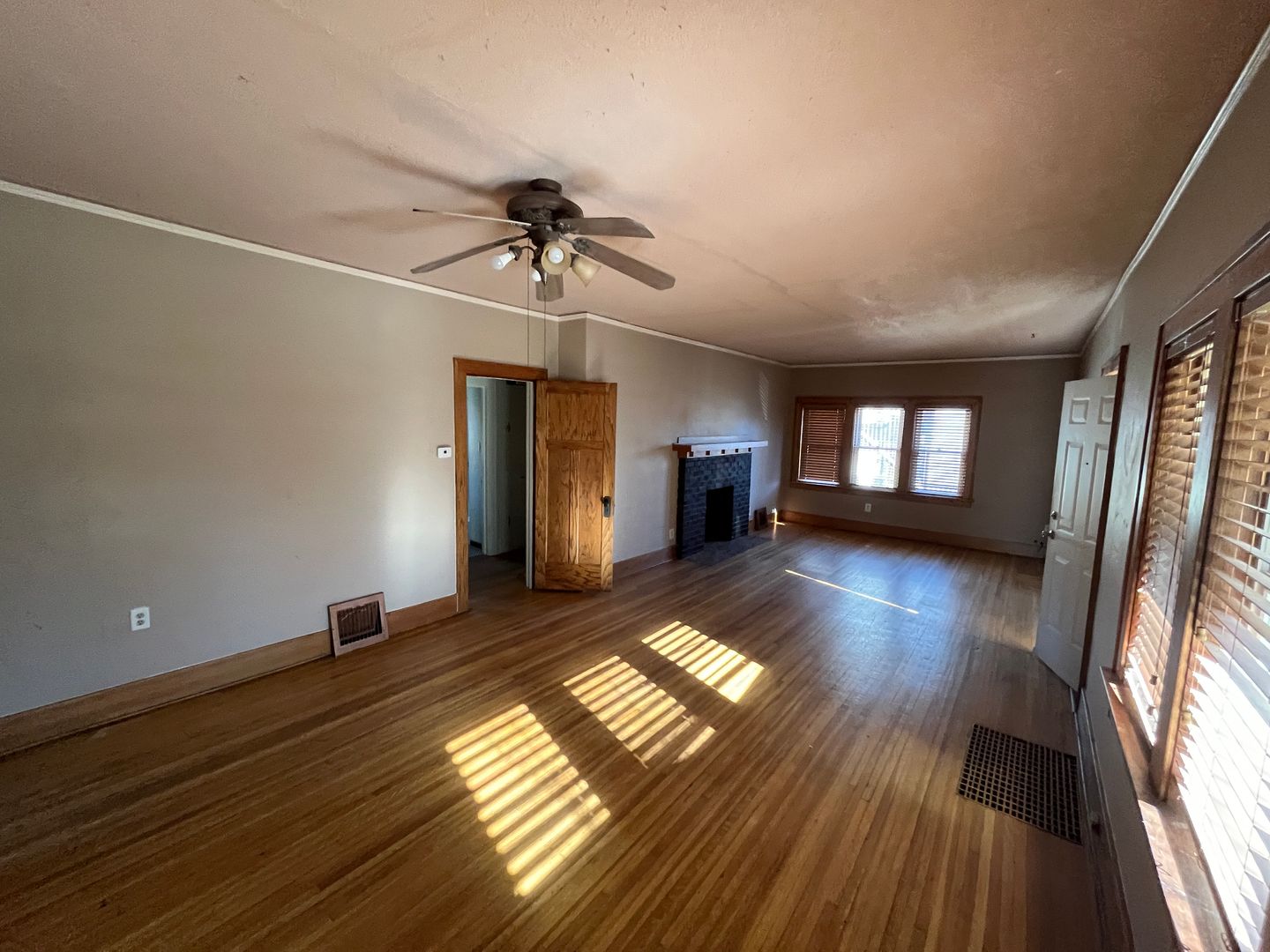 SIOUX CITY Apartment: 313 19TH ST