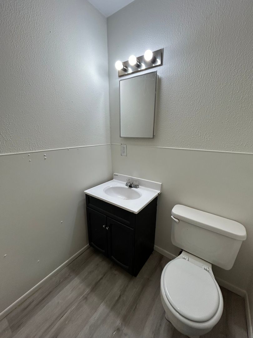 DAKOTA CITY Apartment: 506 N 14TH ST