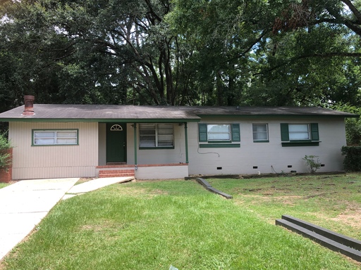 3/2.5 House with large yard walking distance to campus, shopping and restaurants! – photo 1