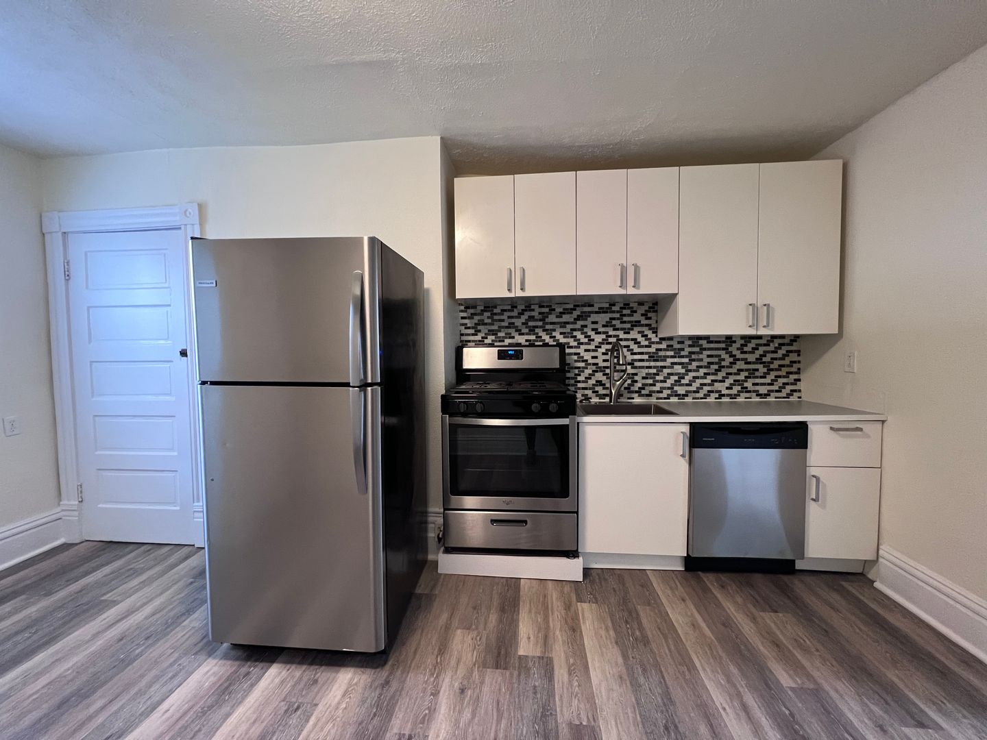 Pittsburgh Apartment: 427 St Joseph Floor 2