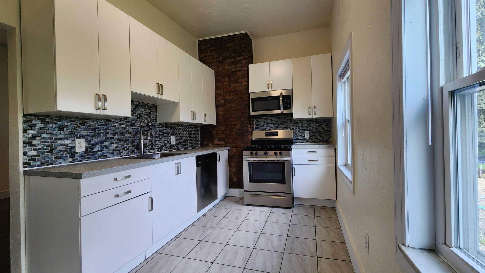 Pittsburgh House: 409 Parkwood Rd