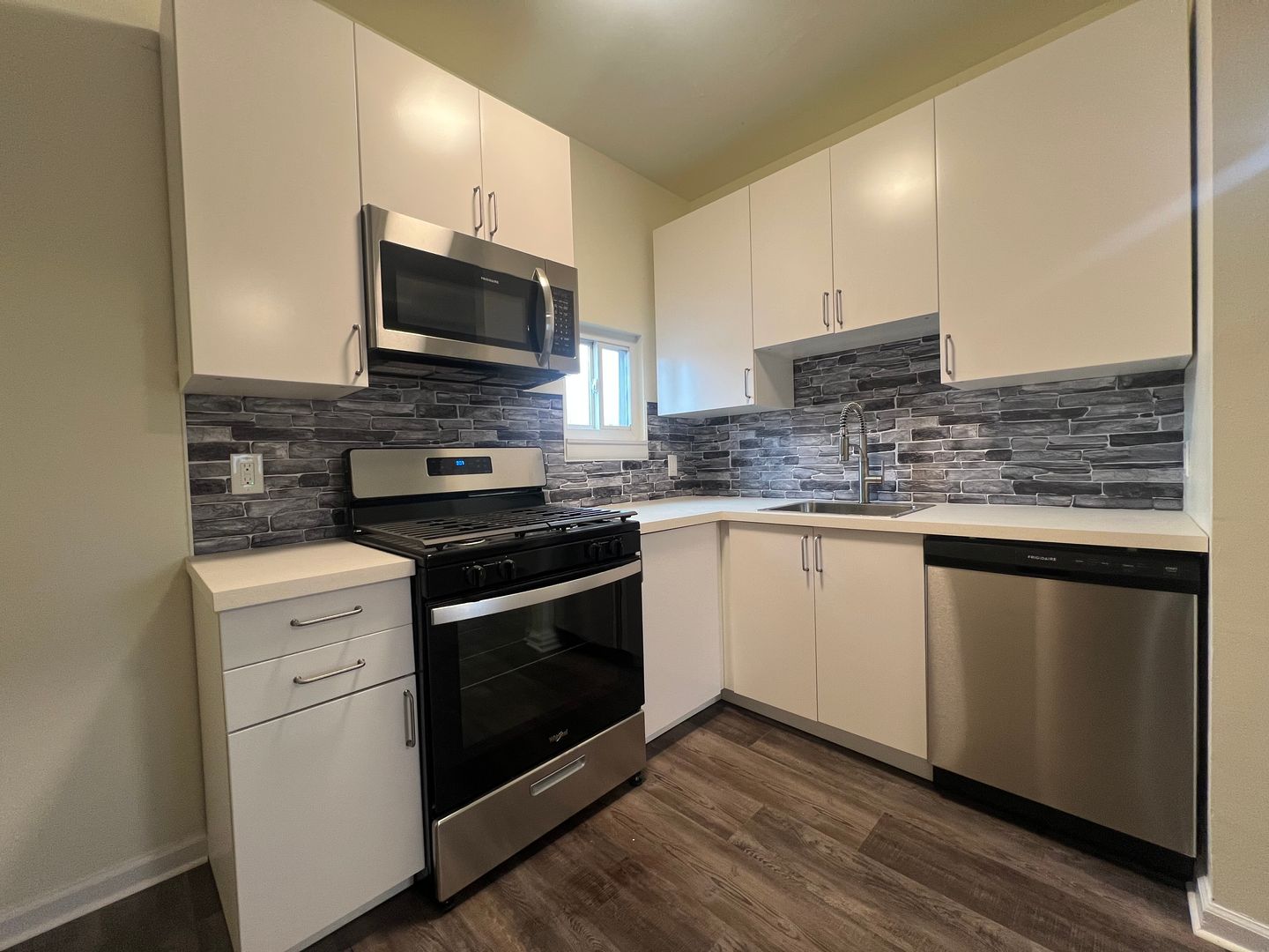 Homestead Apartment: 609 Ann St Apt 3