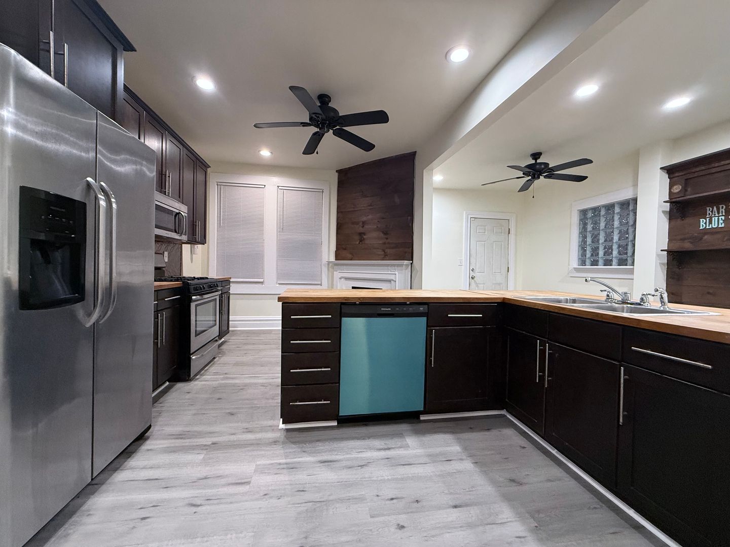 Mckees Rocks House: 320 Woodward Ave