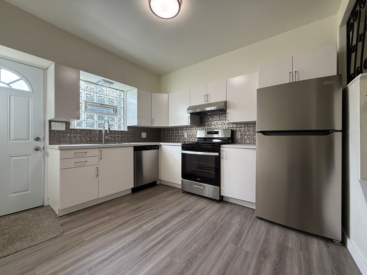 Pittsburgh House: 325 Bassler St