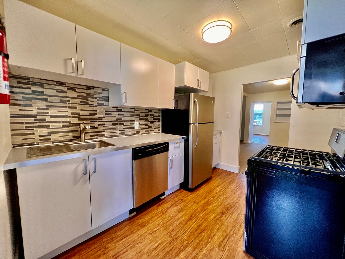 Munhall Apartment: 526 E 9th Ave Floor 2