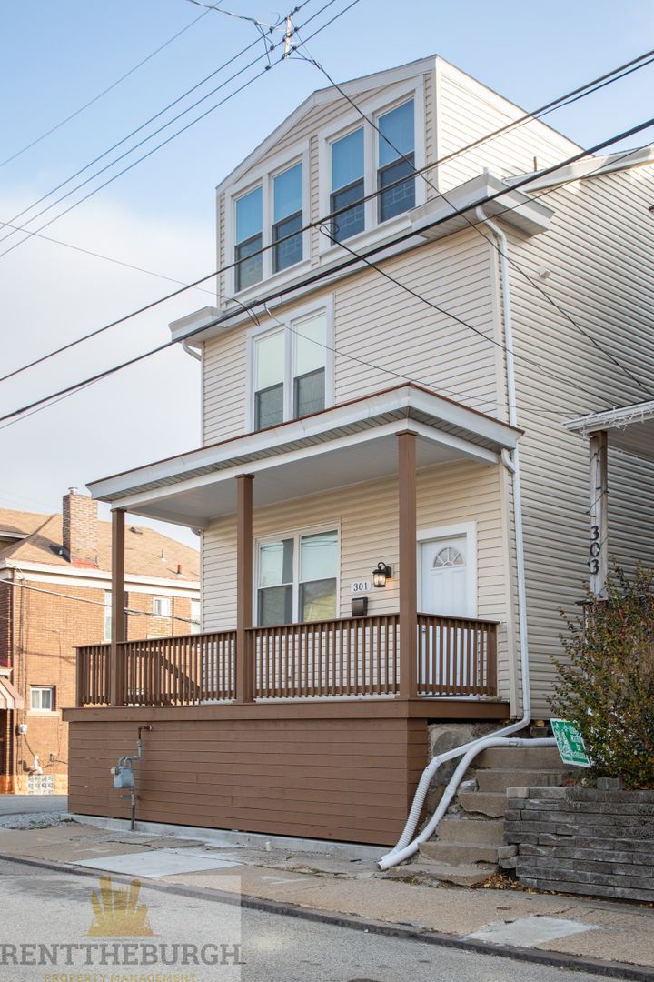 Pittsburgh House: 301 Clover