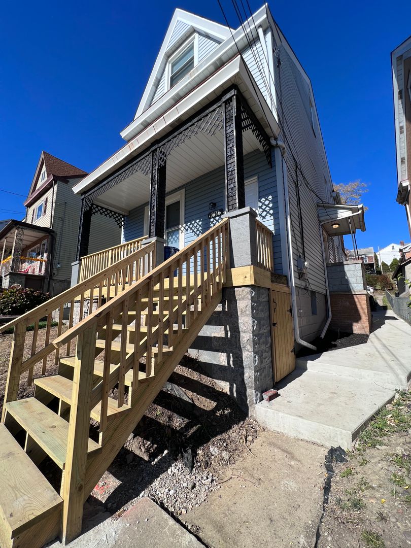 Pittsburgh House: 2513 Spring St