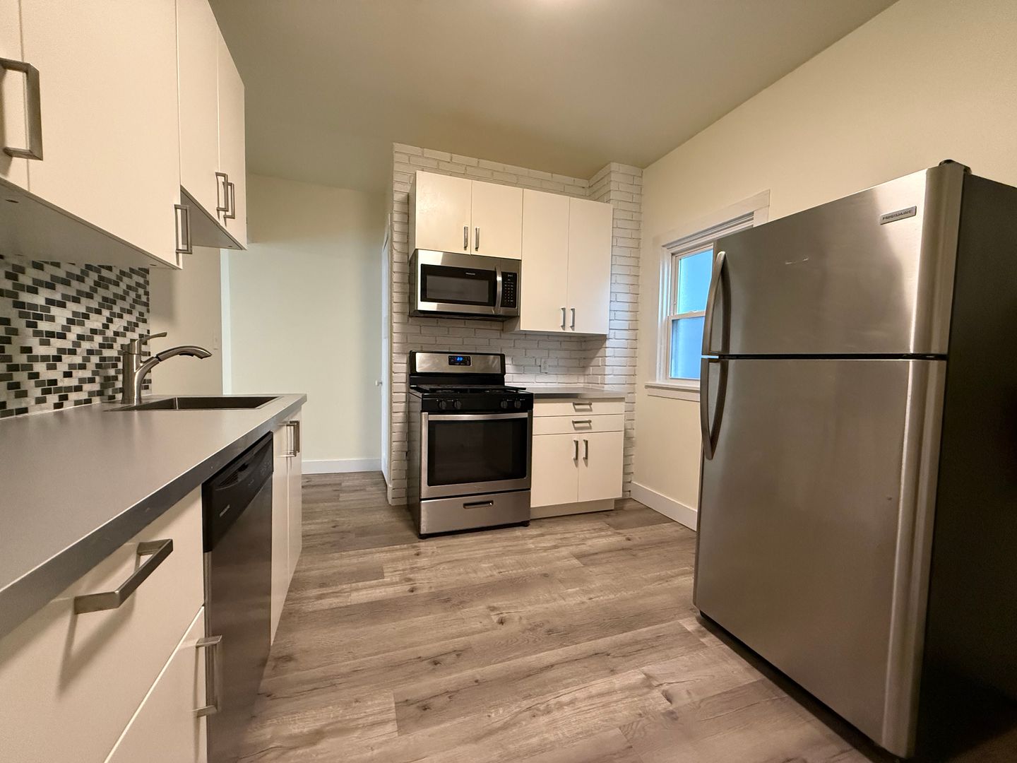 Munhall Apartment: 519 E 9th Ave Floor 1