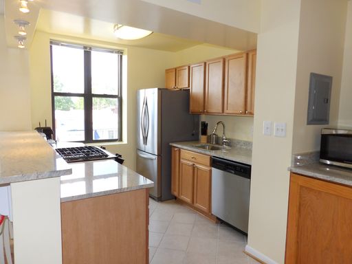 Huge Open Floorplan 1BD/1BA Apartment | Available Off-Street Parking - Available September 1! – photo 1