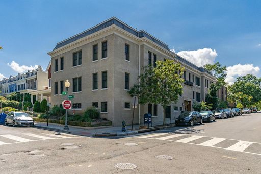 Charming Mount Pleasant 1BR Steps from Rock Creek Park - Available Today! – photo 1
