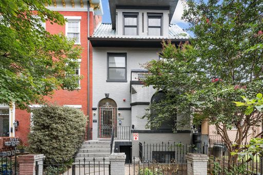 Modern Logan Circle 1BR w/ Private Patio & Rooftop Deck - Available Today! – photo 1