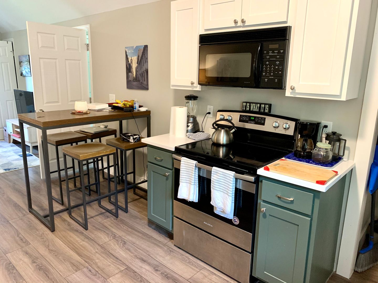 Madison House: 212 B Lanier Dr - 1 Bedroom Apartment