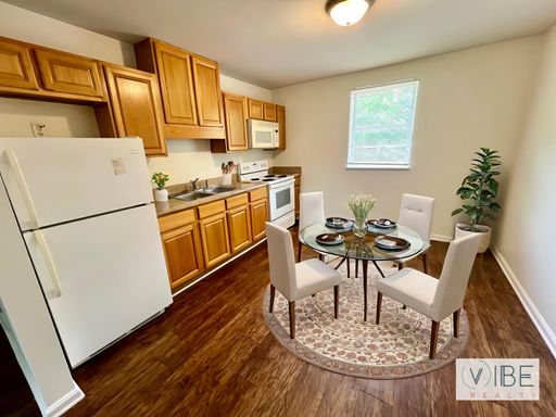 2 Bedroom Apartment available. $900/mo