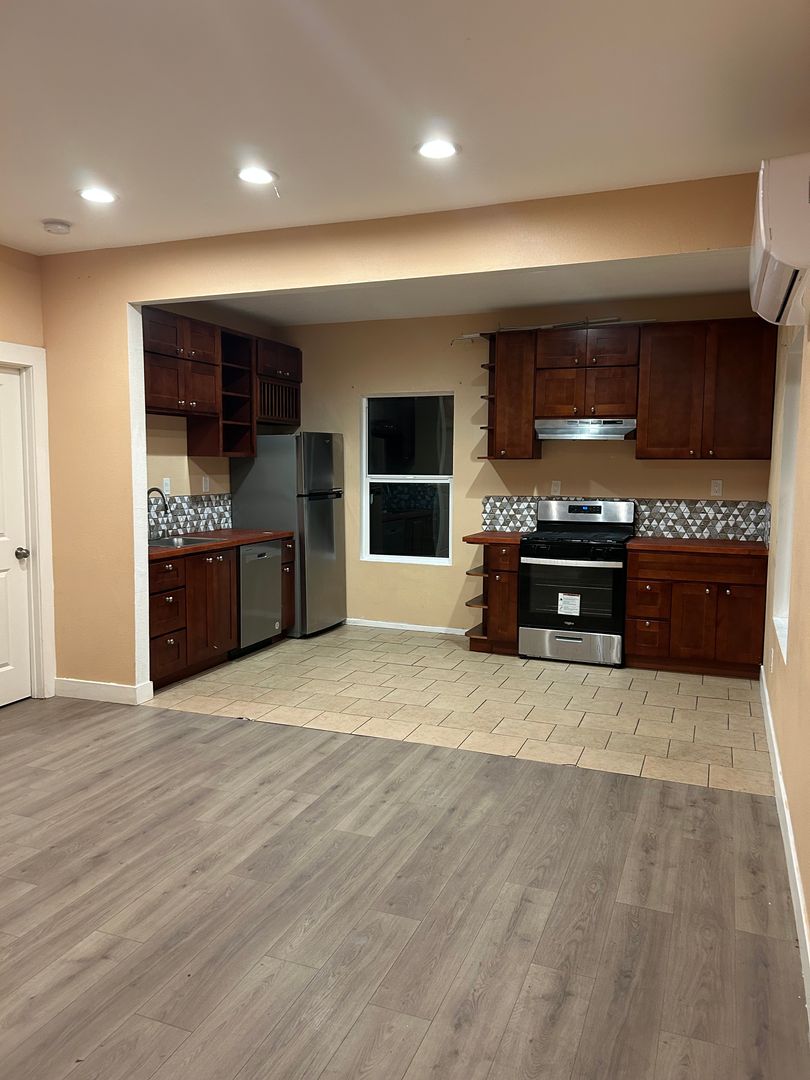 San Diego Apartment: 534-550 Sicard St