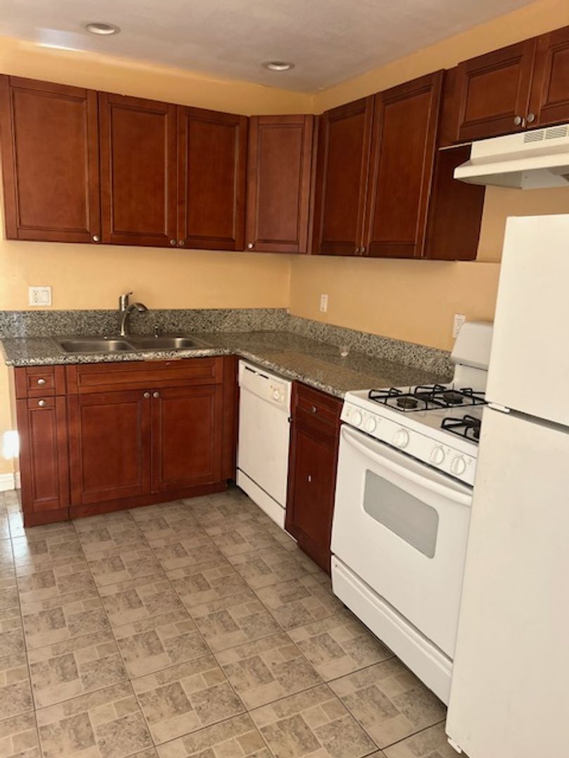 San Diego Apartment: 283-295 S 39th St