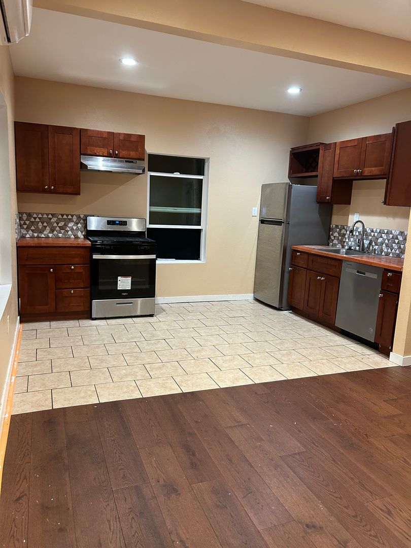 San Diego Apartment: 534-550 Sicard St