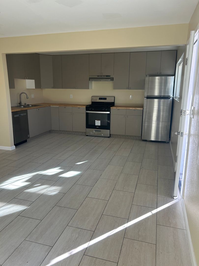 San Diego Apartment: 5280 Groveland Dr