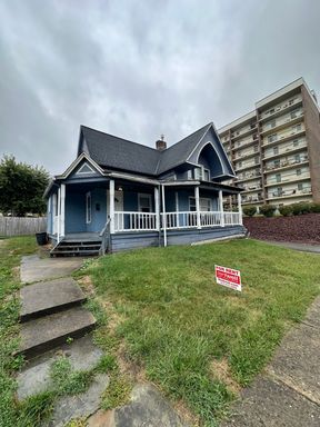 319 5th St, California, PA 15419