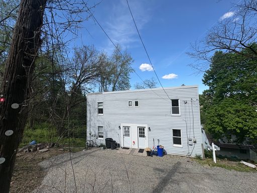 Cozy 2-Bedroom Duplex with Off-Street Parking in Coraopolis