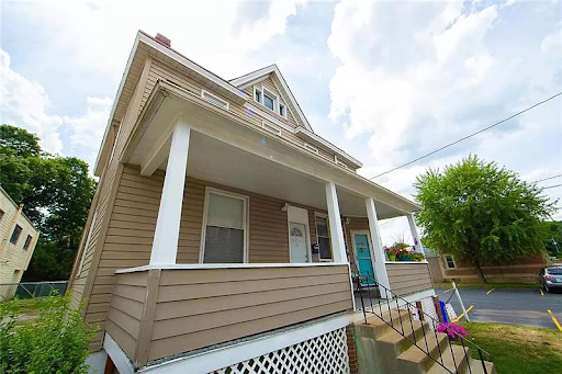 Updated 1st Floor 1-Bedroom/Studio Apartment with In-Unit Laundry