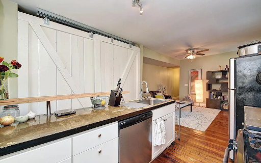 2nd Floor Two-Bedroom Apartment Near Downtown! – photo 1