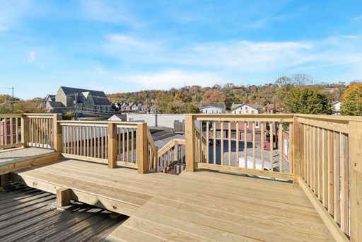 3rd Floor 1-Bedroom Apartment with private deck and Off Street Parking