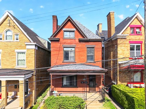 Light-Filled 3-Bed | Modern Finishes & Classic Charm – Highland Park! – photo 1
