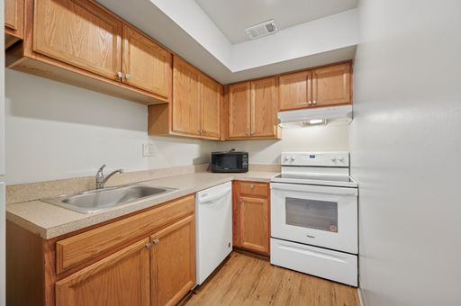 2-bedroom Second Floor Apartment in the Heart of Roxborough! – photo 1