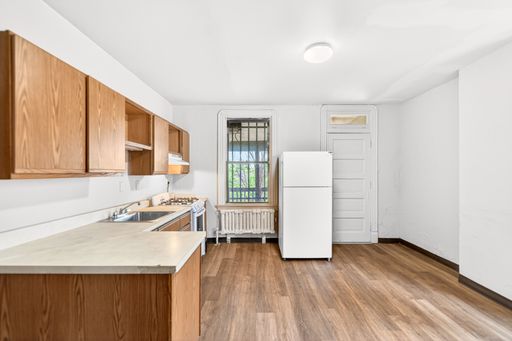 3 Bedroom Apartment in wilkinsburg – photo 1