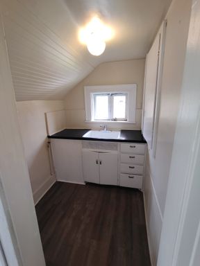 Charming 1-Bedroom Efficiency with Natural Light & Shared Yard