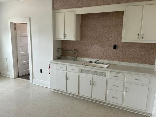 Cozy 1-Bedroom Apartment in the Heart of McKeesport