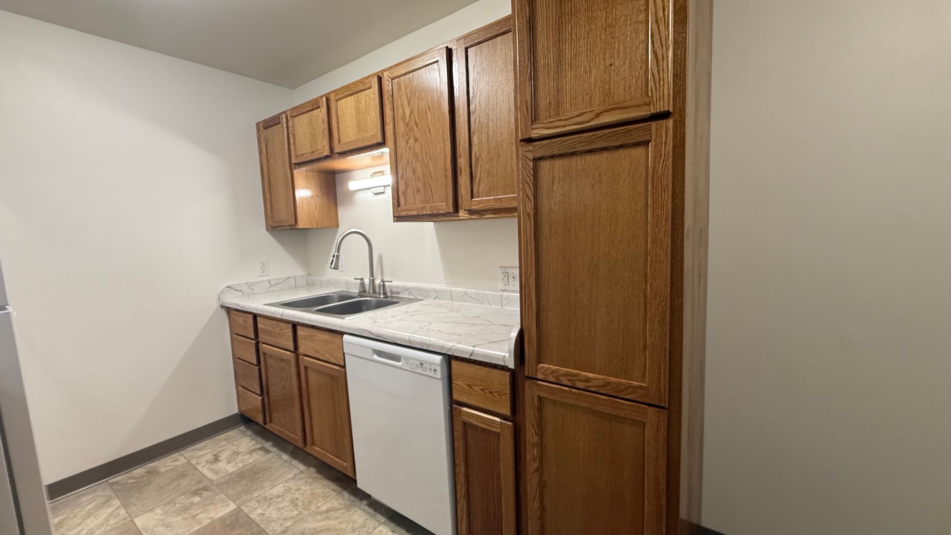 Elkhorn Apartment: 423 E 1st Ave,