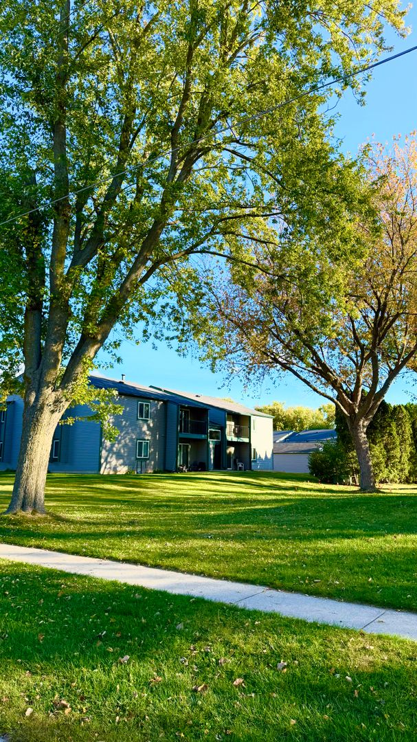 Elkhorn Apartment: 423 E 1st Ave,