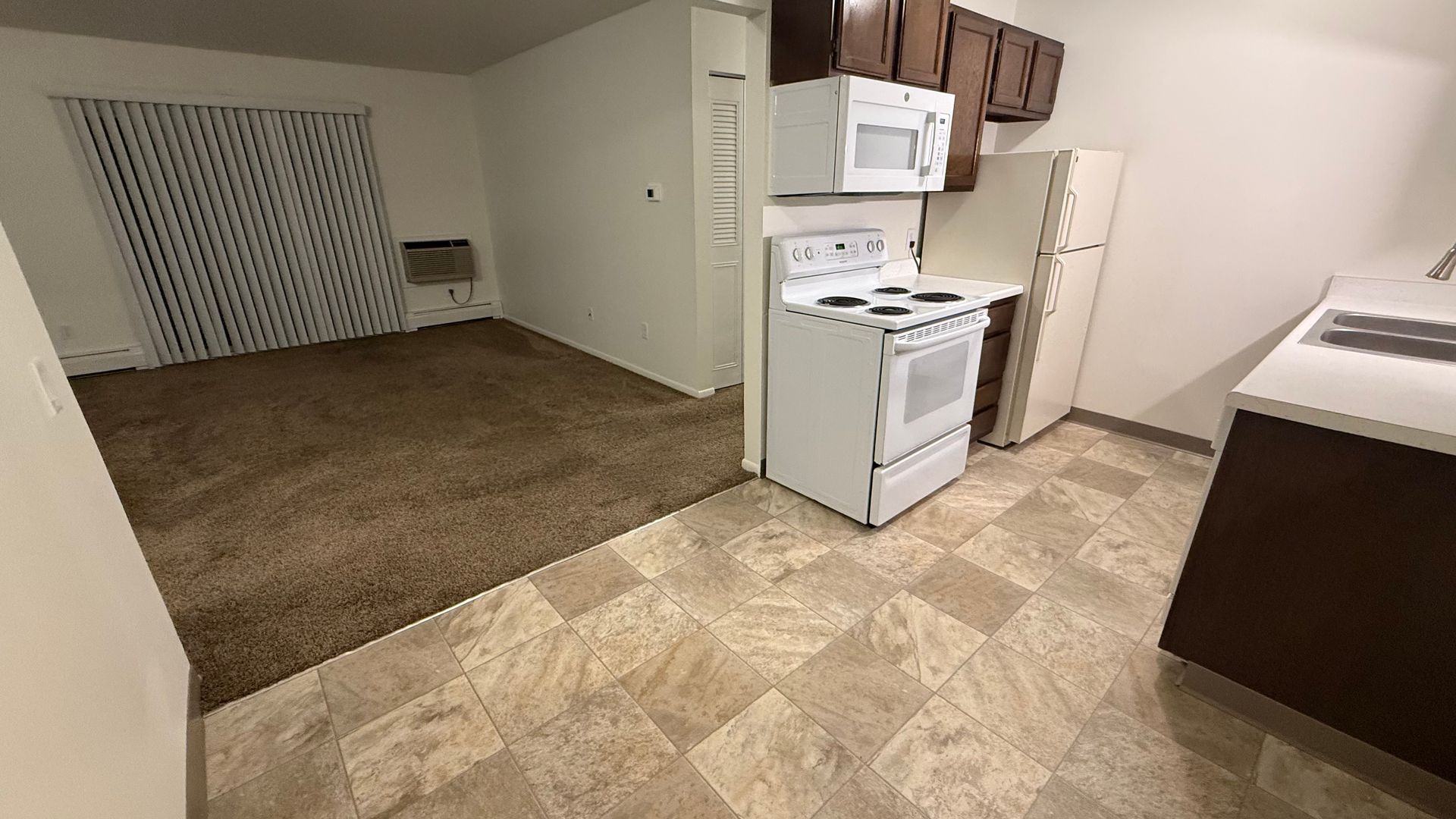 Elkhorn Apartment: 423 E 1st Ave,