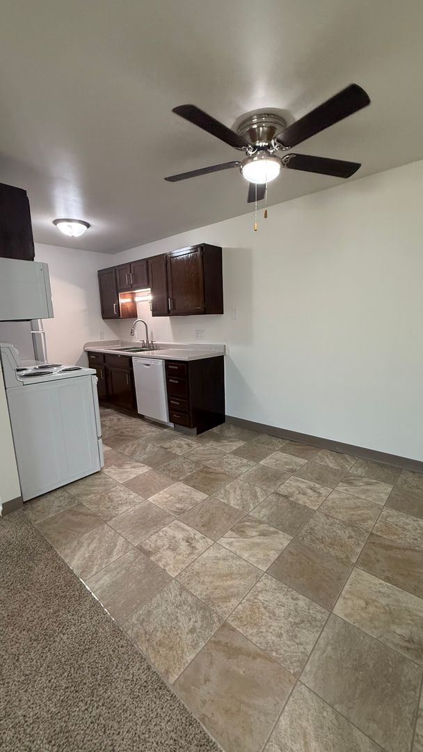 Elkhorn Apartment: 423 E 1st Ave,