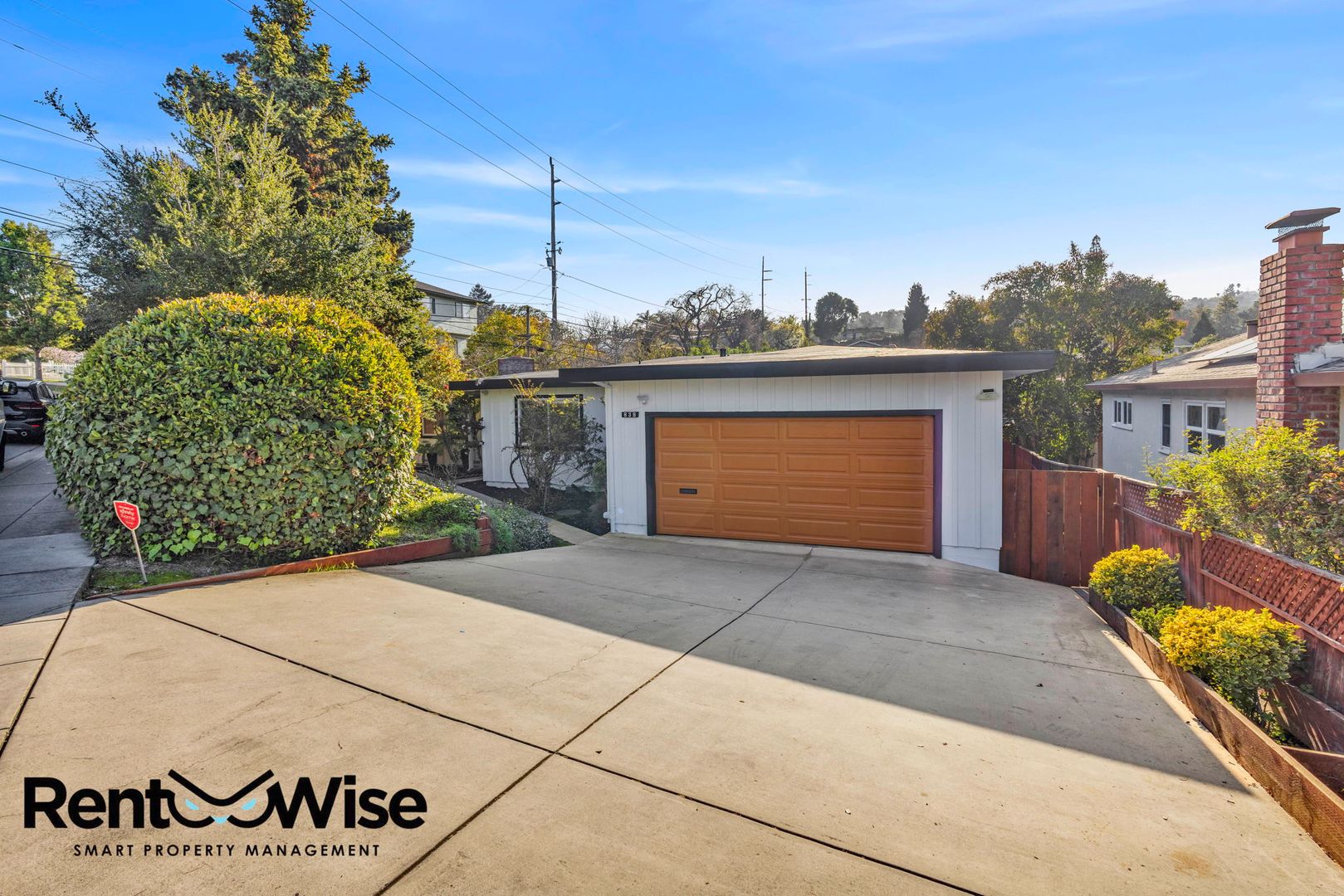 Redwood City House: 838 Crompton Rd