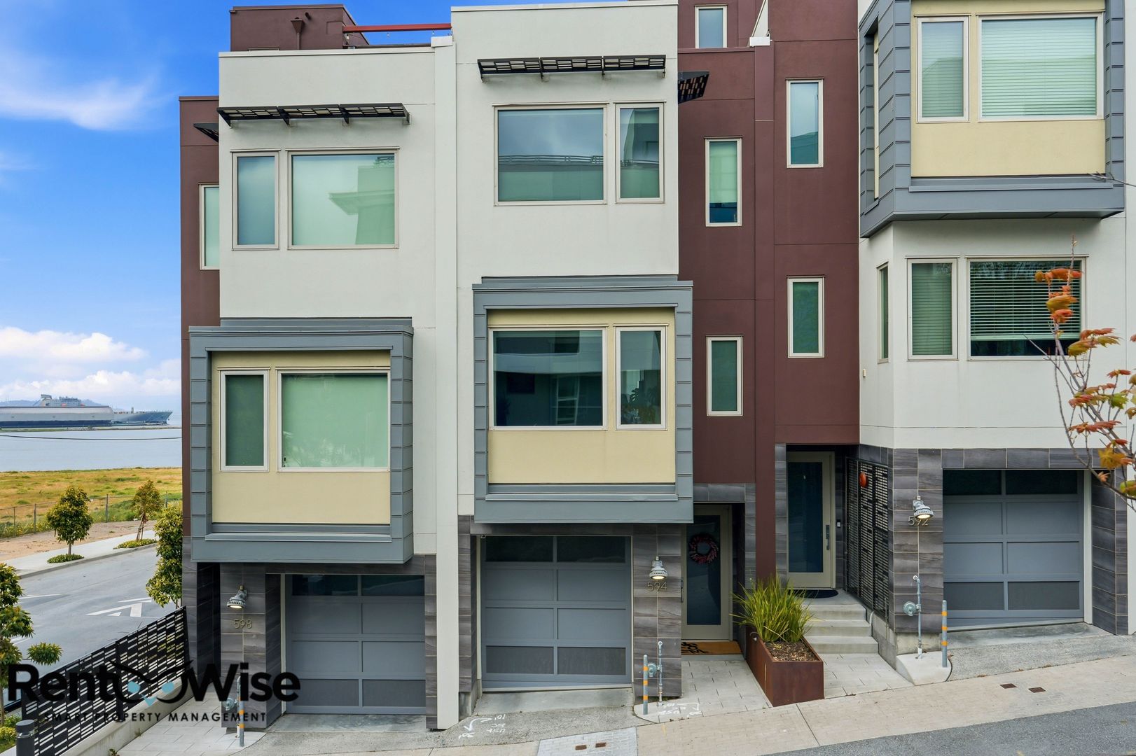 San Francisco Townhome: 594 Hudson Ave