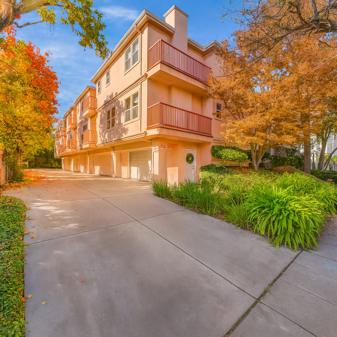 San Carlos Townhome: 734 Chestnut St. #3