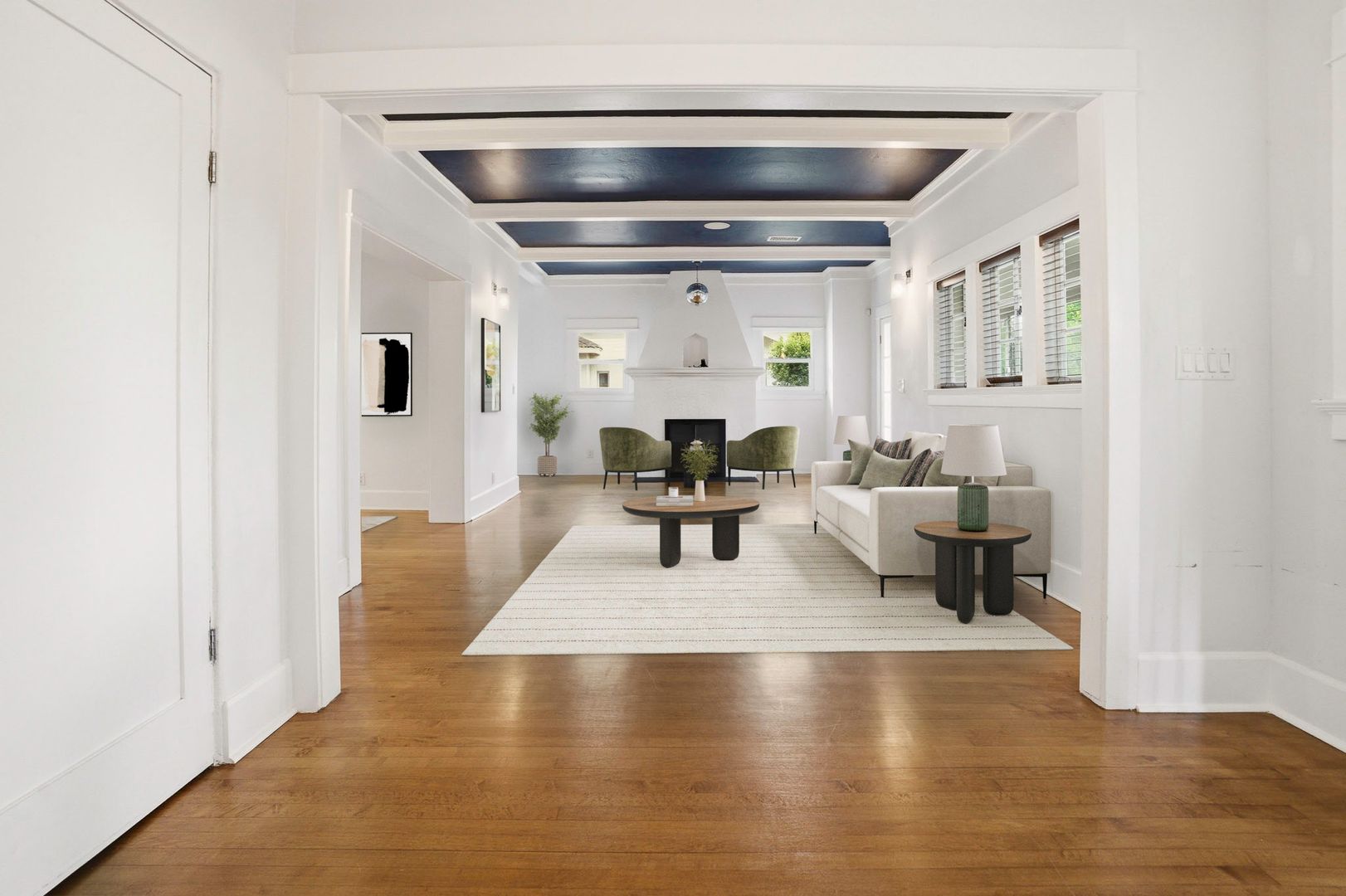 Los Angeles Apartment: 1616 12th Ave